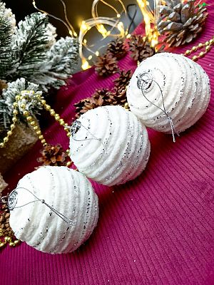 Набор шаров 8 см 3 шт белый/серебристый Р-7228