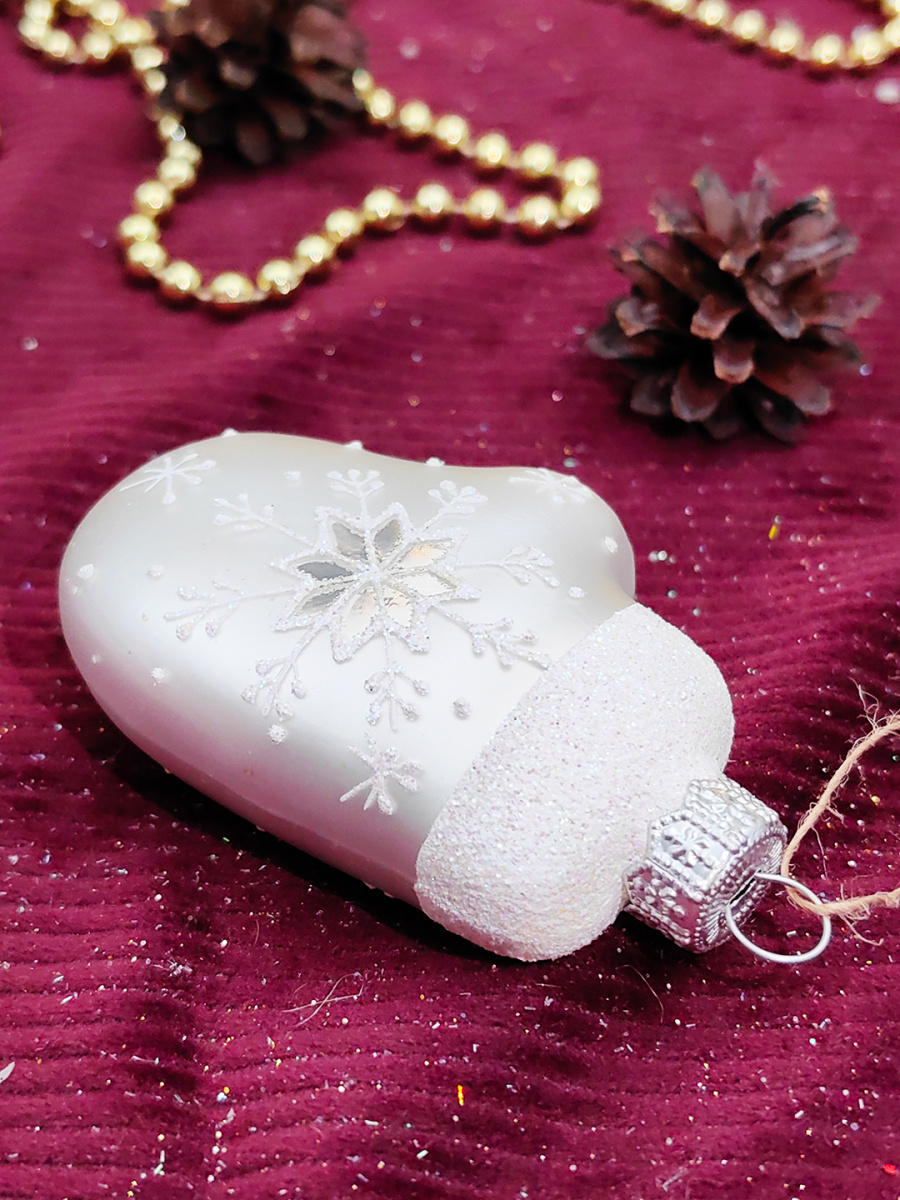 Елочная игрушка Варежка белый 8 см, стекло // варежка WHITE фото 3 Елочная игрушка Варежка белый 8 см, стекло // варежка WHITE фото 3